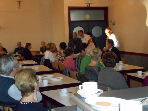 Neos Kuringen nodigt notaris uit