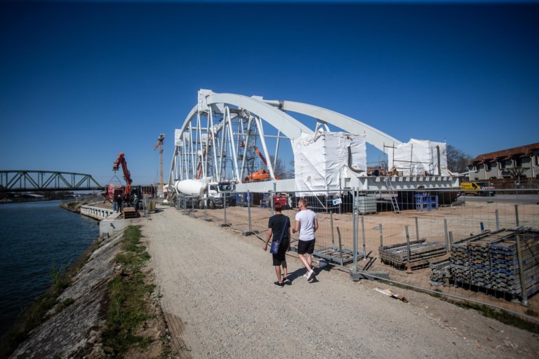 Spoorbrug Kuringen eind april geplaatst