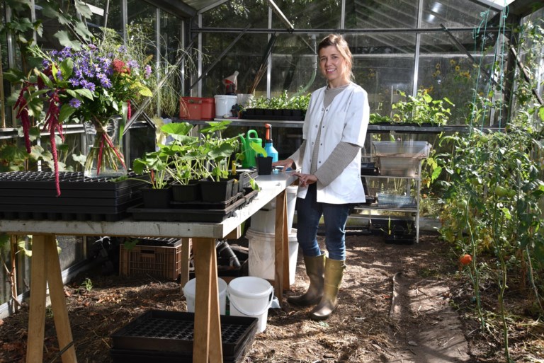 Hasseltse Katleen is overdag apotheker en ’s avonds bloemenboerin